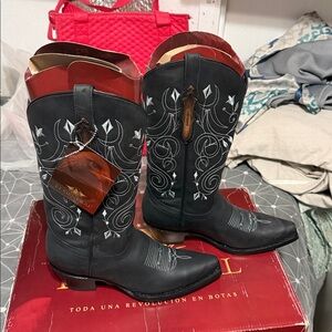 El General Red and Gold Box with Eagle Design